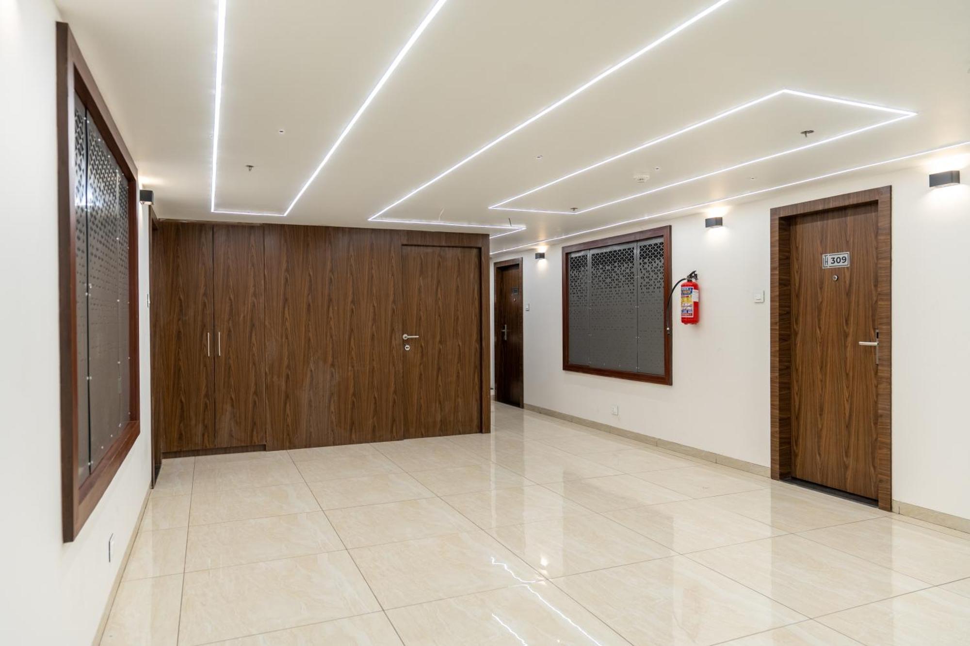 The Living Hub Business Hotel, كولهابور المظهر الخارجي الصورة