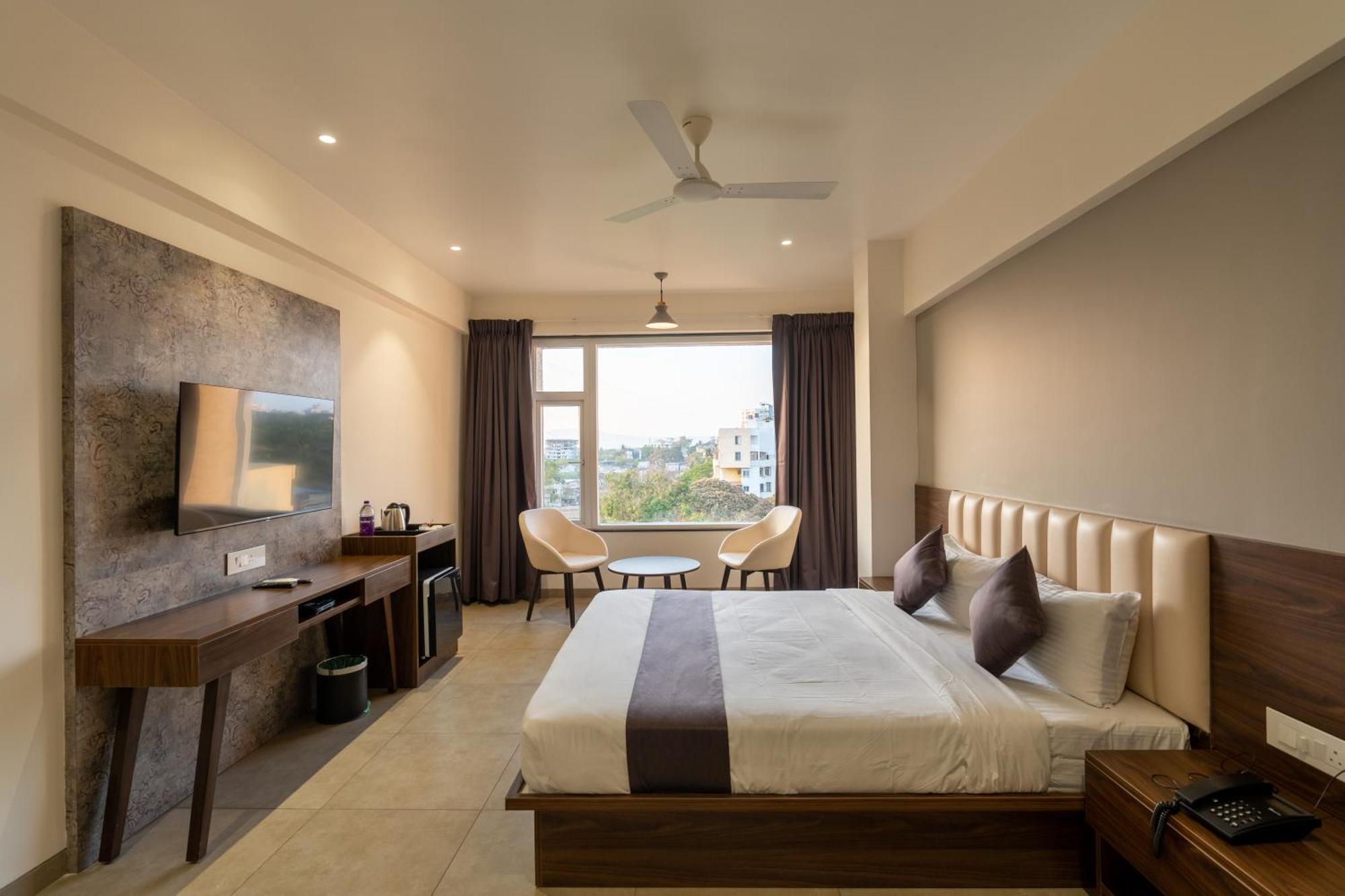 The Living Hub Business Hotel, كولهابور المظهر الخارجي الصورة