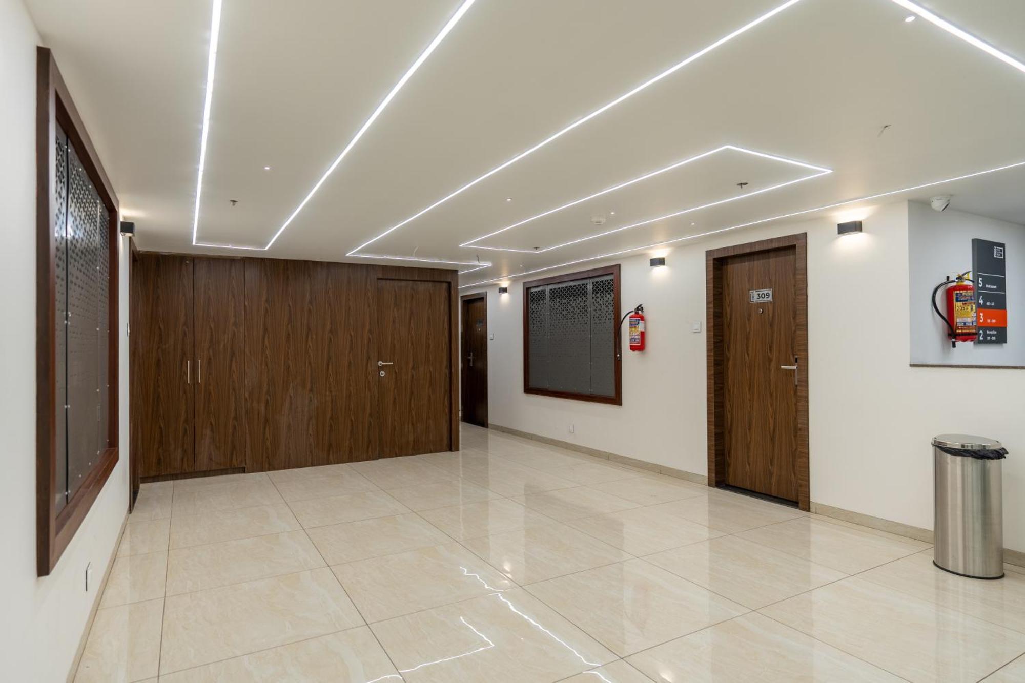 The Living Hub Business Hotel, كولهابور المظهر الخارجي الصورة