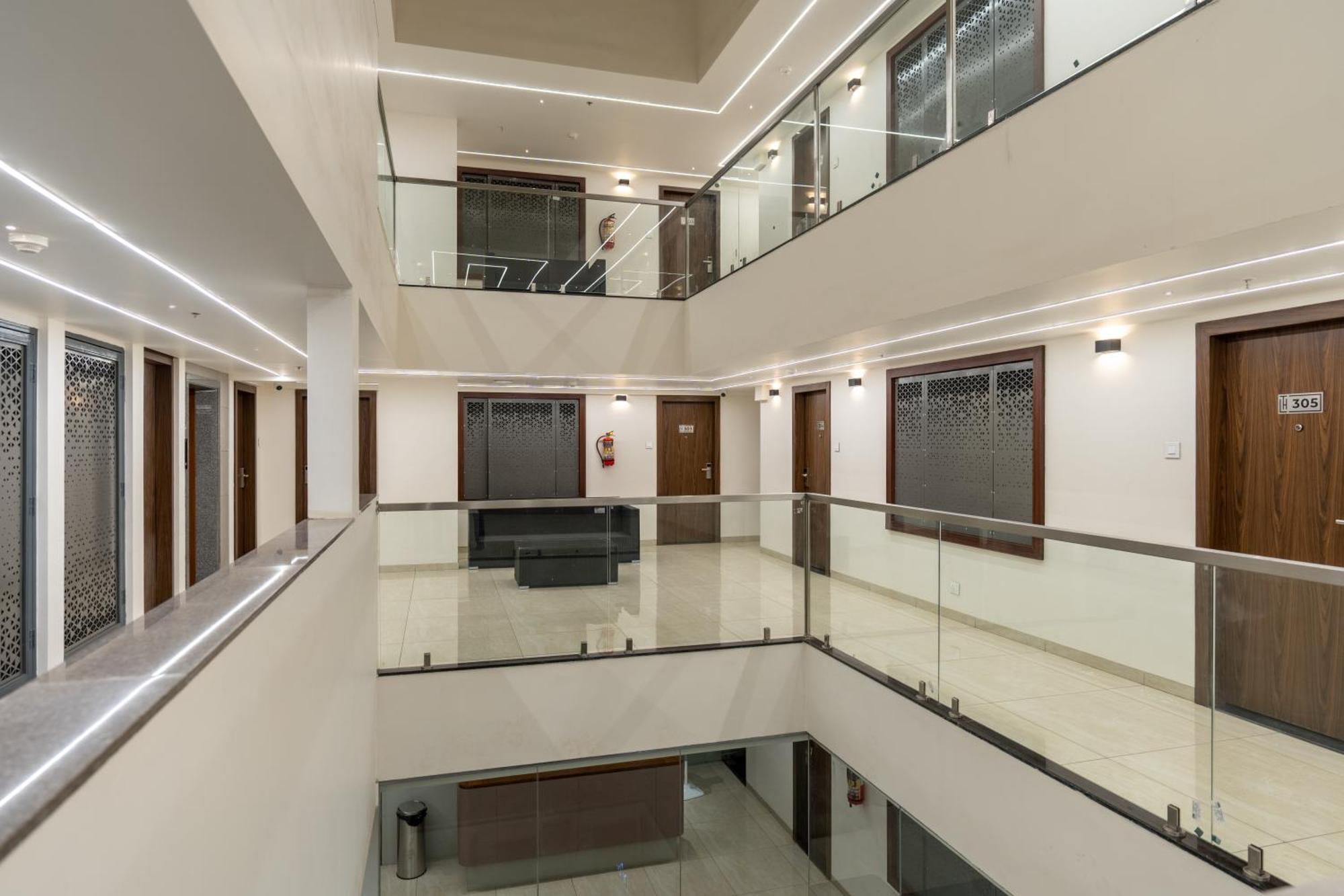 The Living Hub Business Hotel, كولهابور المظهر الخارجي الصورة