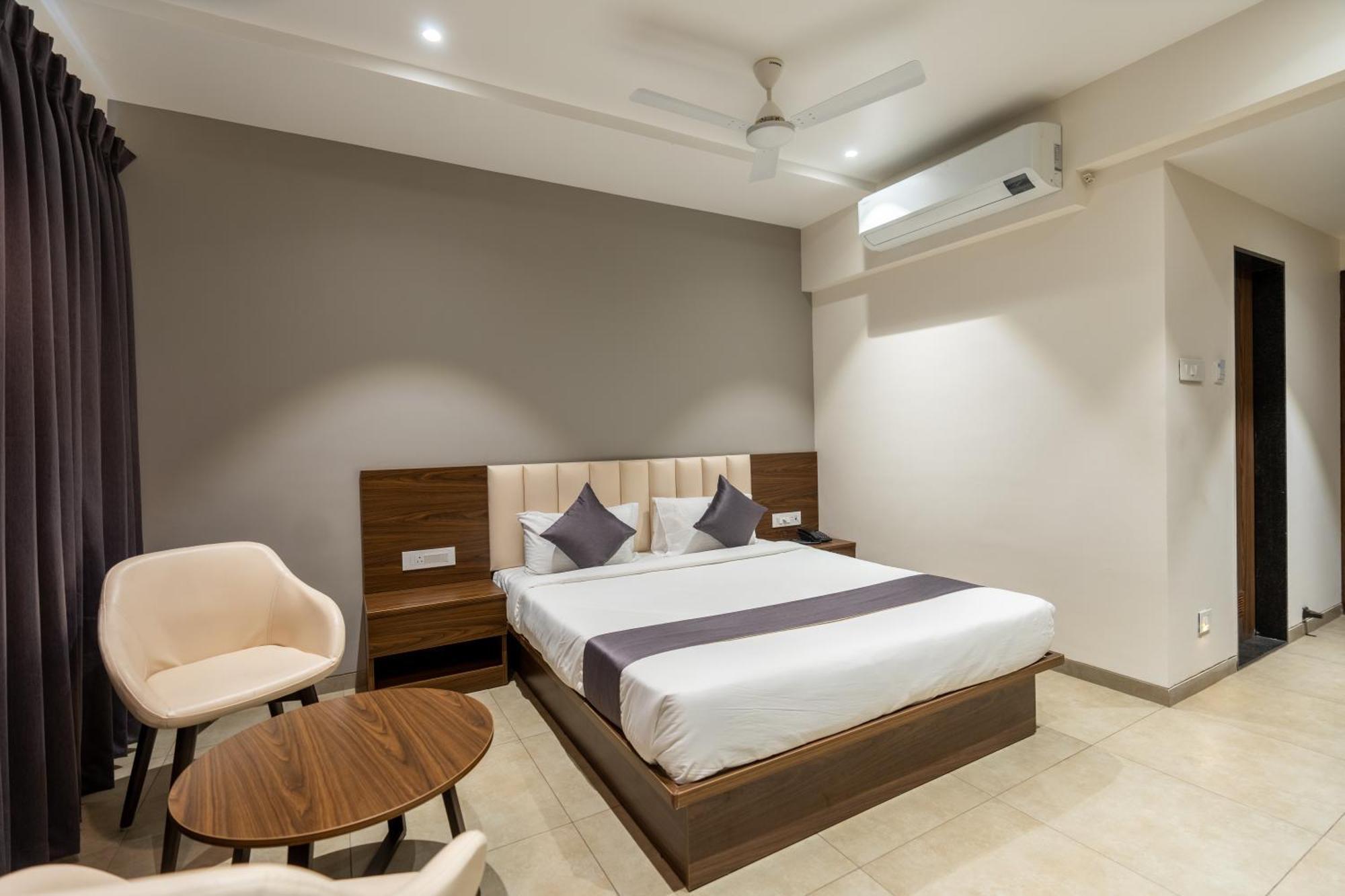 The Living Hub Business Hotel, كولهابور المظهر الخارجي الصورة